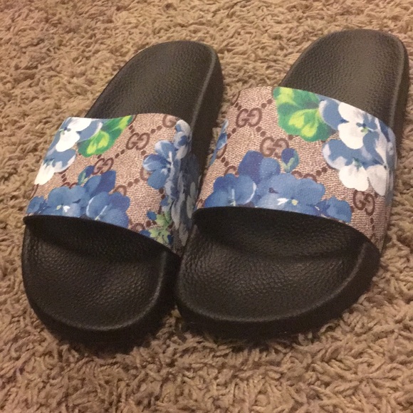 female gucci flip flops